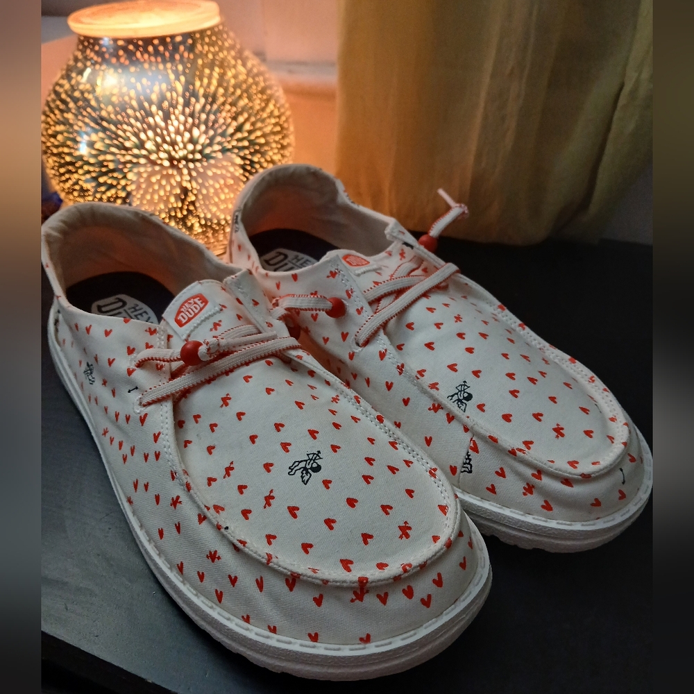 New Hey Dude Valentines White & Red Heart Patterned Slip On Shoes